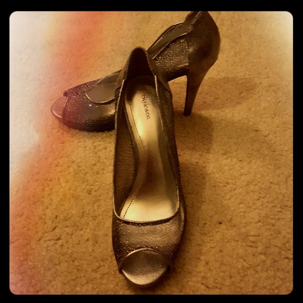 Style & Co sheer gunmetal peep toe heels. - Picture 3 of 3